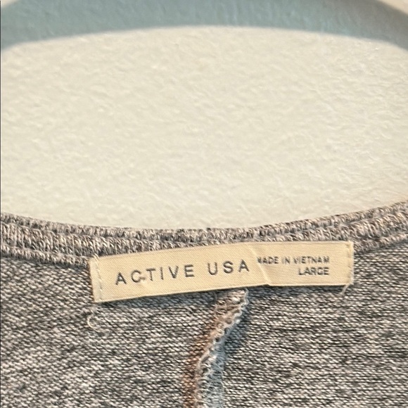 Active USA Large Lightweight Gray V-Neck Women's Top - Picture 3 of 6